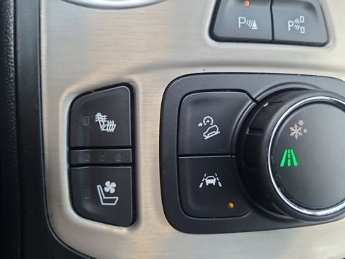 Used 2019 GMC Terrain Denali w/ Advanced Safety Package image 23