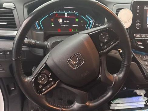 Used 2022 Honda Odyssey Elite image 11