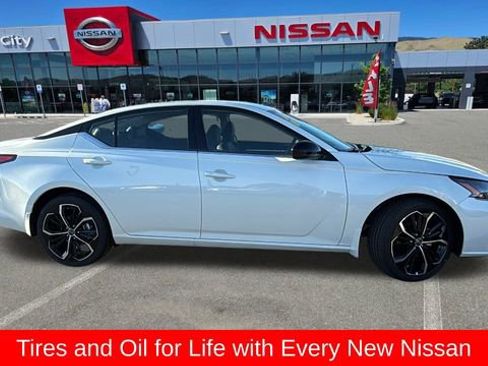 New 2025 Nissan Altima 2.5 SR image 2