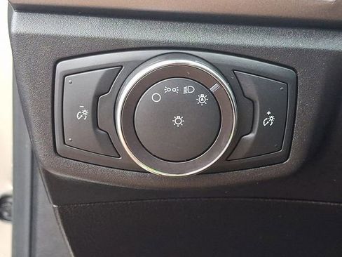 Used 2017 Ford Fusion SE w/ Fusion SE Technology Package image 25