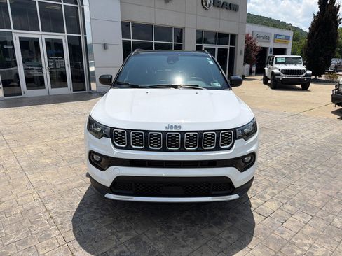 Used 2025 Jeep Compass Limited AWD/4WD image 3