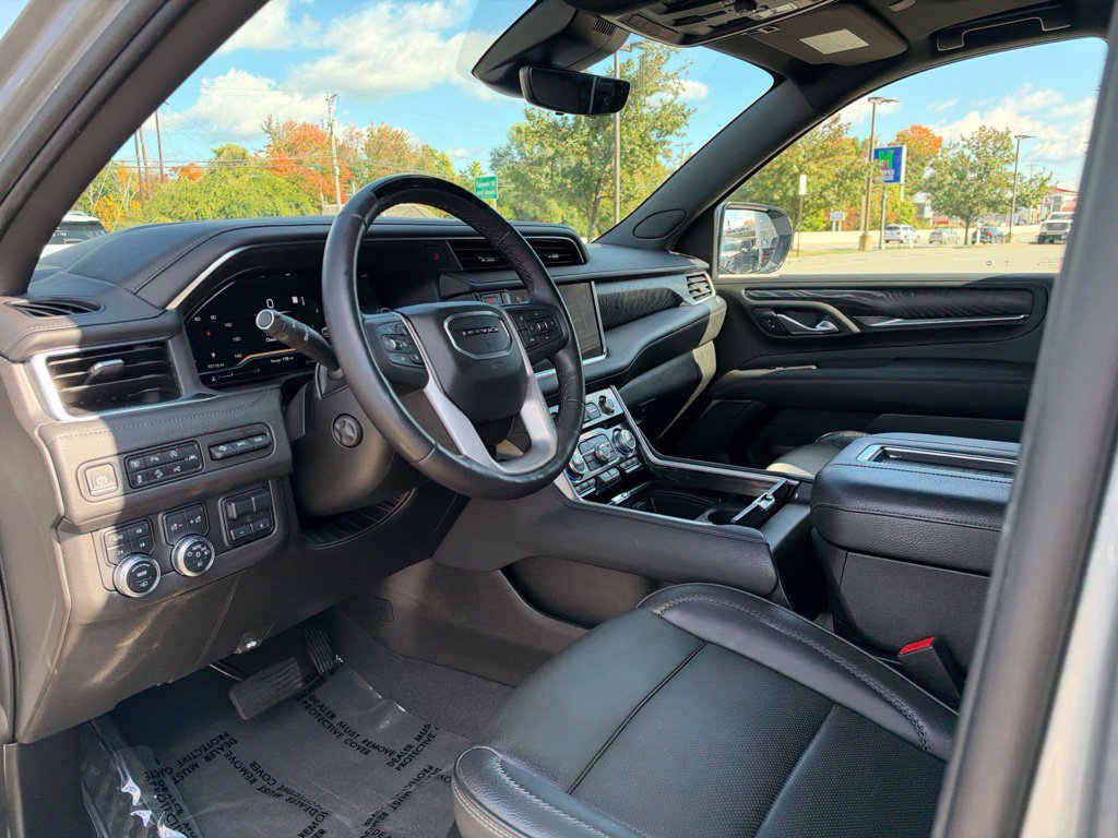 Used 2023 GMC Yukon XL Denali w/ Denali Reserve Package AWD/4WD image 12