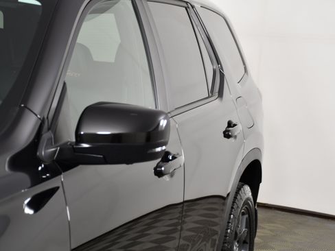 Certified 2025 Honda Pilot TrailSport image 13