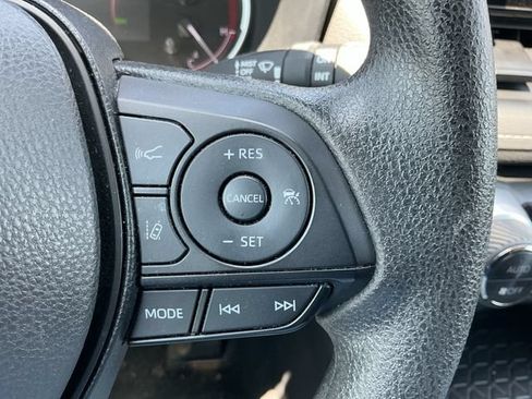 Used 2025 Toyota RAV4 XLE FWD image 15