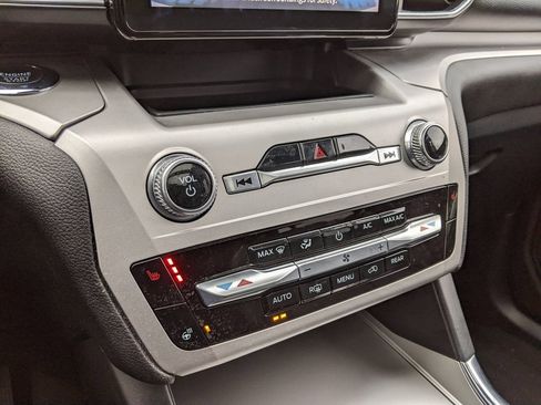 Used 2022 Ford Explorer XLT w/ Equipment Group 202A image 18