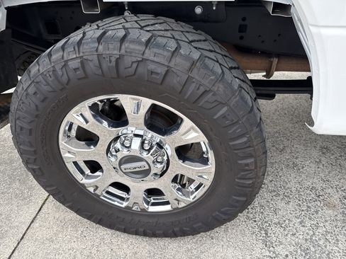 Used 2021 Ford F250 Lariat w/ Chrome Package image 19