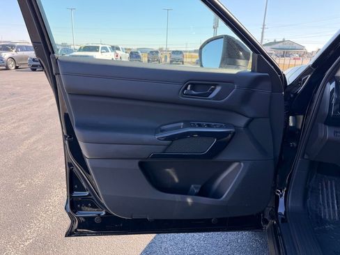 New 2026 Nissan Pathfinder S image 12