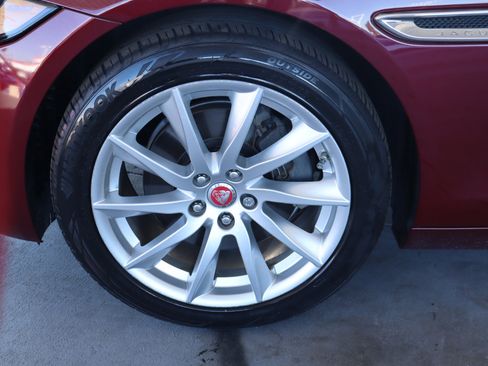Used 2017 Jaguar XE image 42