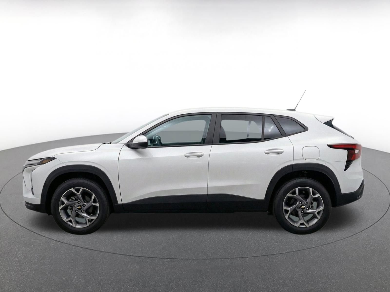 Used 2025 Chevrolet Trax LT w/ LT Convenience Package FWD image 4