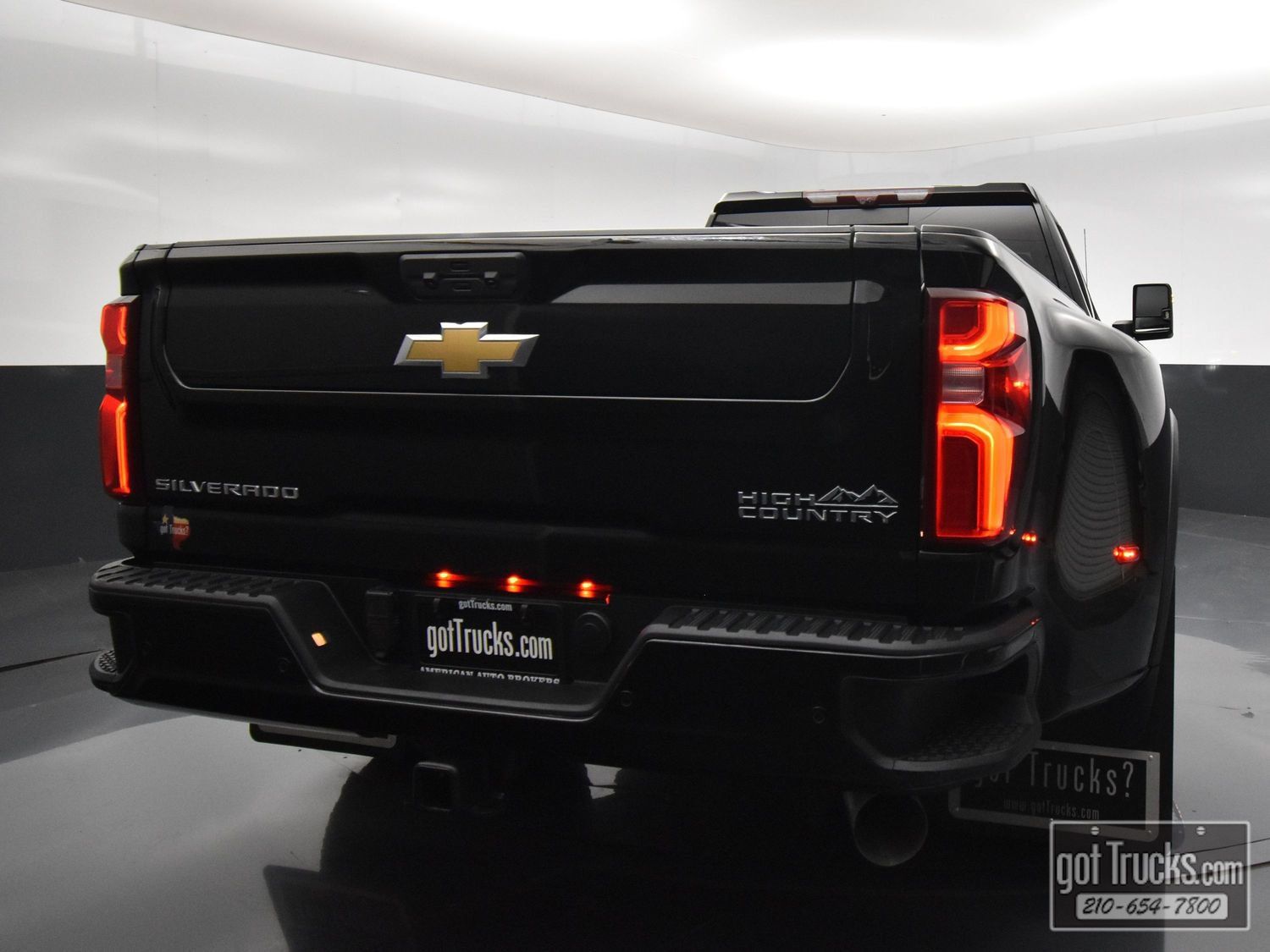 Used 2024 Chevrolet Silverado 3500 High Country w/ High Country Premium Package AWD/4WD image 6