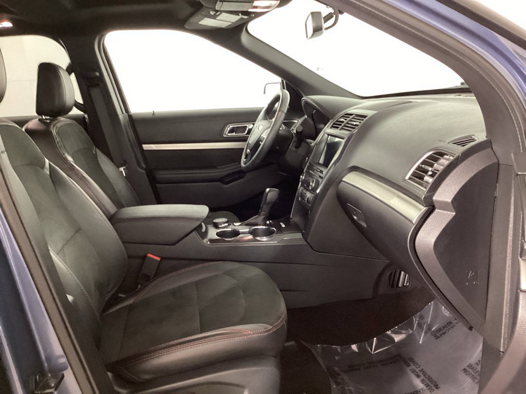 Certified 2018 Ford Explorer XLT w/ Equipment Group 202A AWD/4WD image 24