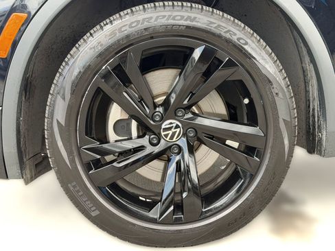 Used 2024 Volkswagen Tiguan SE R-Line image 11