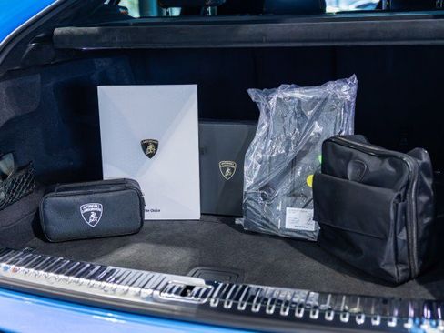 Used 2024 Lamborghini Urus Performante AWD/4WD image 30