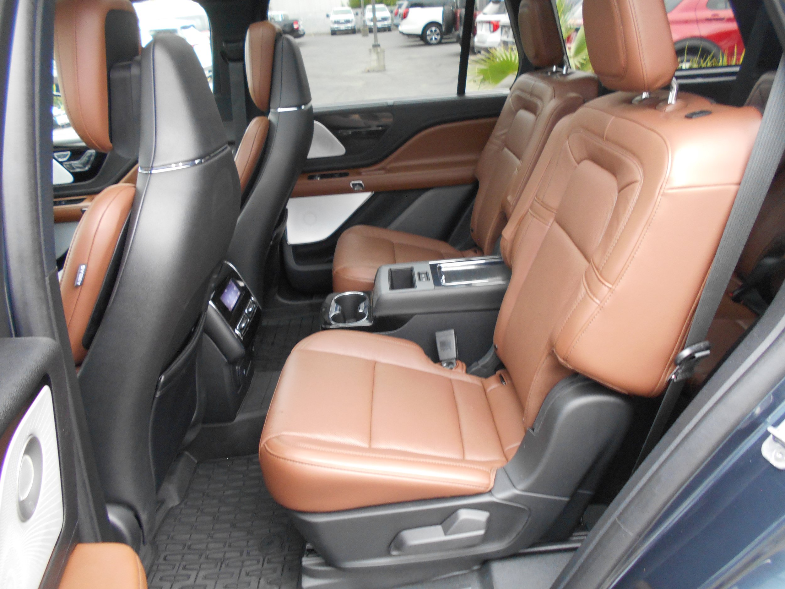 Used 2023 Lincoln Aviator Reserve w/ Equipment Group 201A AWD/4WD image 8