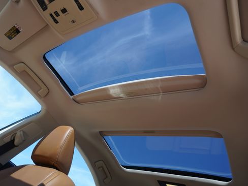 Used 2018 Lexus ES 350 w/ Luxury Package w/Wood Trim image 17