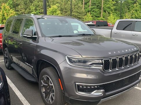 Used 2023 Jeep Wagoneer Series III w/ Preferred Equipment Group image 5