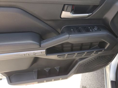 Certified 2024 Toyota Tacoma TRD Off-Road AWD/4WD image 19