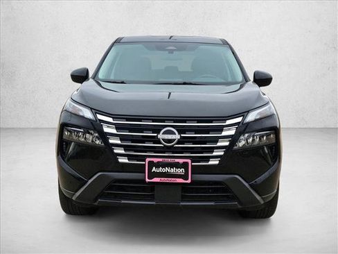 Used 2025 Nissan Rogue SV image 2