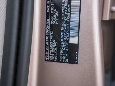 Certified 2023 Volvo XC60 B5 Plus w/ Climate Package image 39