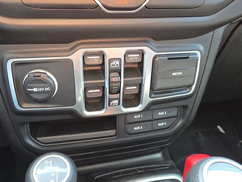 Used 2018 Jeep Wrangler Unlimited Sport S AWD/4WD image 29
