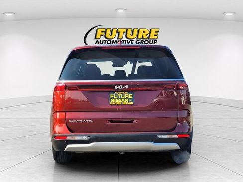 Used 2022 Kia Carnival LX image 8