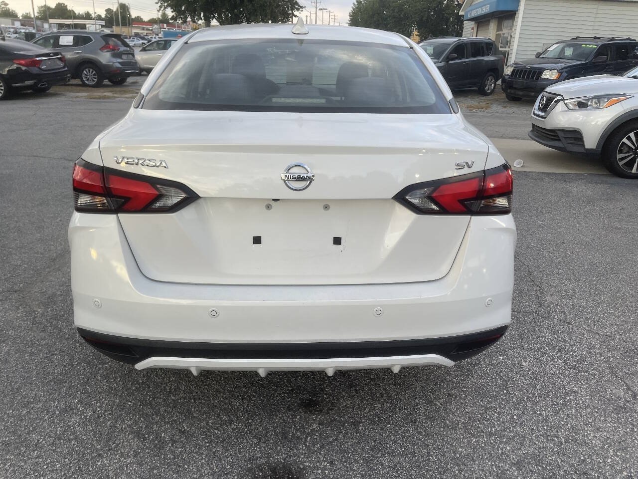 Used 2021 Nissan Versa SV FWD image 8