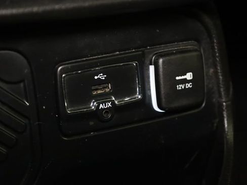 Used 2017 Jeep Renegade Latitude image 24