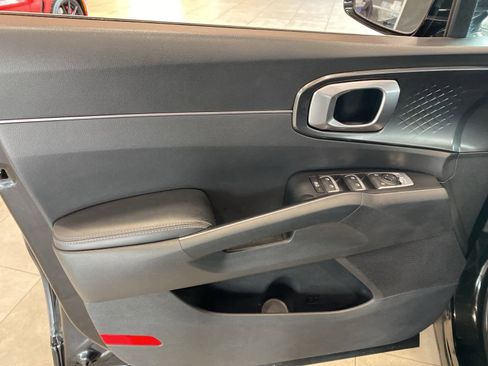 Used 2021 Kia Sorento EX image 18