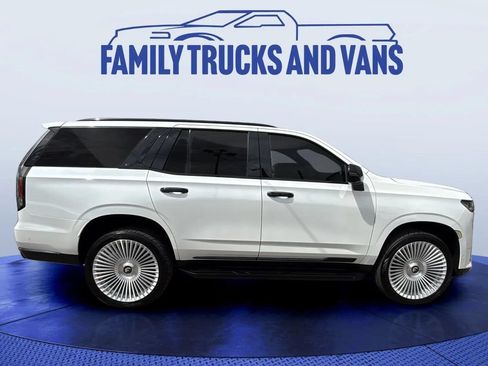 Used 2023 Cadillac Escalade Premium Luxury w/ Performance Package AWD/4WD image 6