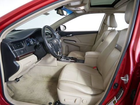 Used 2012 Toyota Camry XLE w/ Leather Pkg image 15