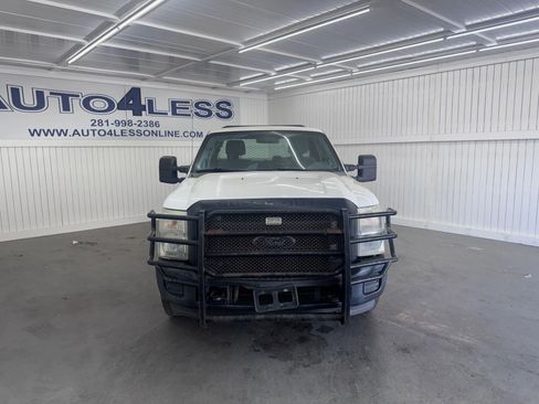 Used 2011 Ford F250 XL RWD image 2