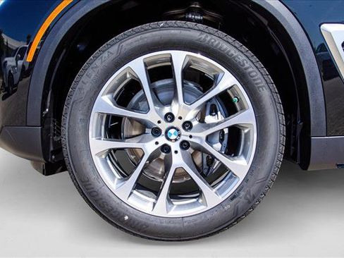 Used 2026 BMW X5 xDrive40i w/ Premium Package AWD/4WD image 9