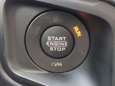 Used 2025 Jeep Wrangler Unlimited Sahara AWD/4WD image 30