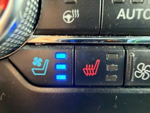 Used 2020 Ford Expedition XLT w/ Equipment Group 202A AWD/4WD image 40