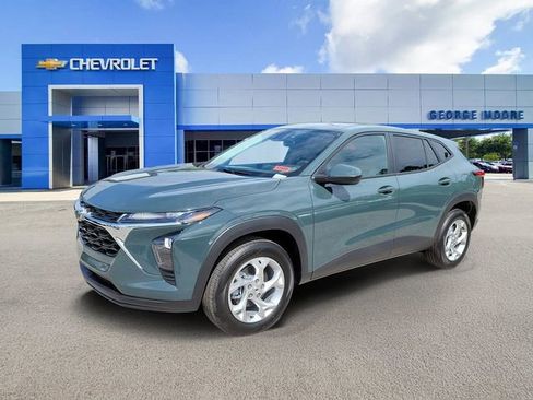 New 2026 Chevrolet Trax LS w/ LS Convenience Package FWD image 2