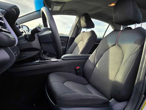 Used 2019 Toyota Camry LE image 21