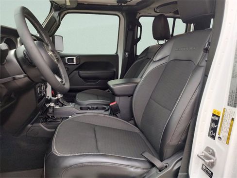 Certified 2023 Jeep Gladiator Sport S image 29