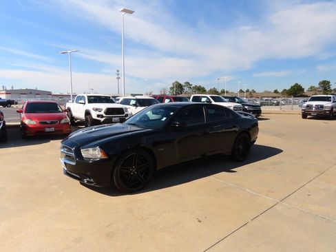 Used 2014 Dodge Charger R/T w/ Wheels & Tunes Group image 2