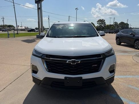 Used 2023 Chevrolet Traverse RS FWD image 2