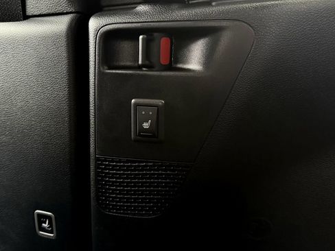 New 2026 Chrysler Pacifica Limited w/ Uconnect Theater Family Group image 30