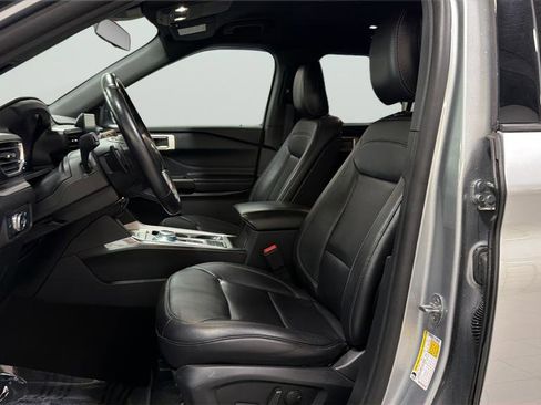 Used 2020 Ford Explorer XLT w/ Equipment Group 202A RWD image 23