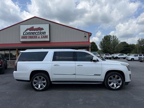 Used 2016 Cadillac Escalade ESV Luxury AWD/4WD image 3