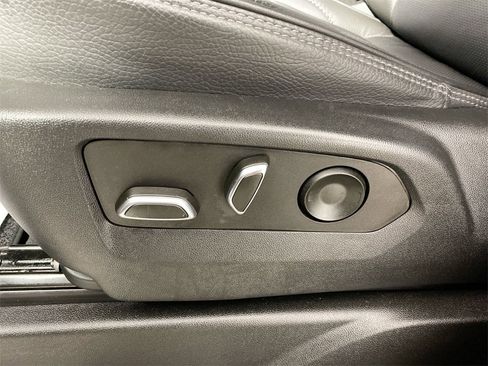 Used 2023 GMC Yukon Denali image 12