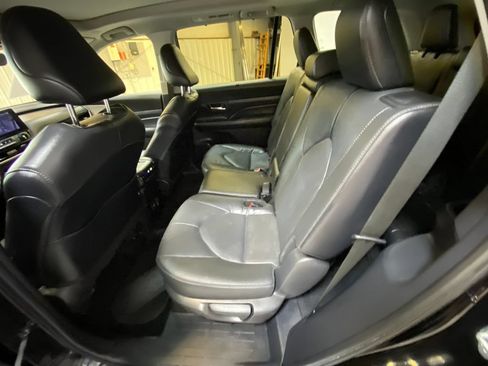 Used 2025 Toyota Grand Highlander FWD image 23