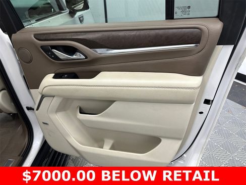 Used 2021 GMC Yukon XL Denali w/ Denali Premium Package image 18