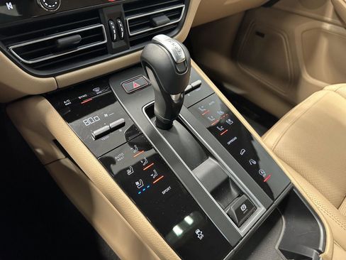 Certified 2026 Porsche Macan AWD/4WD image 31