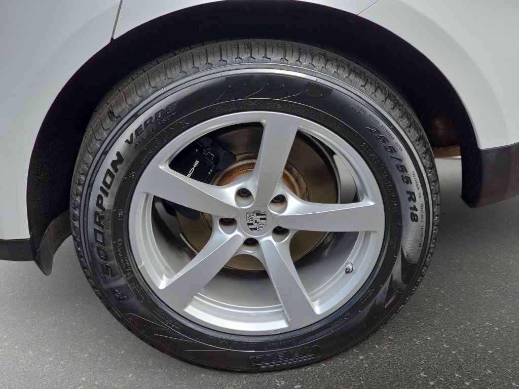 Used 2018 Porsche Macan AWD/4WD image 36