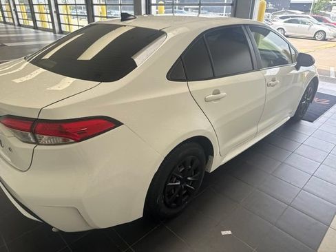 Used 2022 Toyota Corolla L FWD image 5