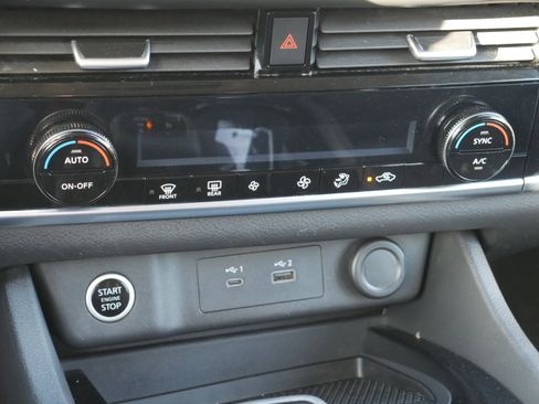 Certified 2022 Nissan Rogue SV image 11