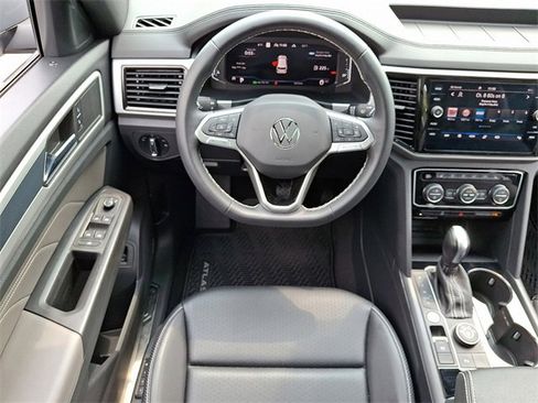 Used 2023 Volkswagen Atlas Cross Sport SEL image 12